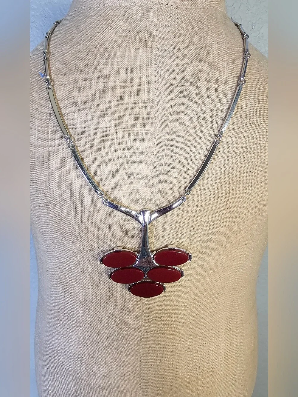 Sarah Coventry Continental Red Cabochon Silver Tone Necklace 18